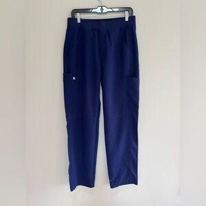 FIGS Men’s Axim Cargo Scrub Pants™ in Navy Blue, size M